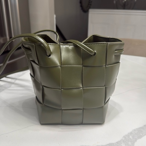 Anthropologie Handbags - NWT Anthropologie moss green small bucket bag